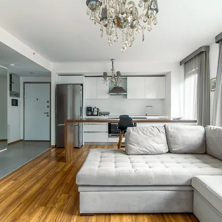 Modern Flat Near Sapphire Shopping Mall アパート