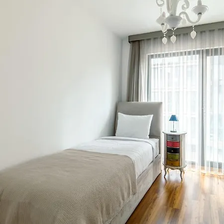 Modern Flat Near Sapphire Shopping Mall