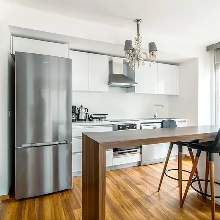 Modern Flat Near Sapphire Shopping Mall アパート